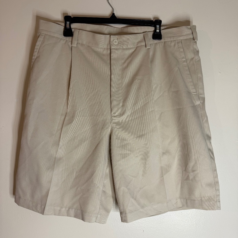 Men's Nike Golf Shorts in Beige/Khaki